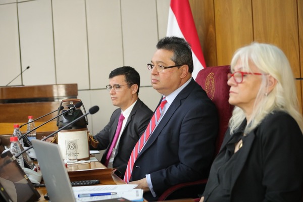 Dictamen favorable a documento que deroga requisito tributario para tramitar pasaporte | 1000 Noticias