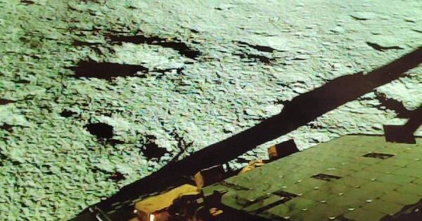 La Nación / Robot indio explora el desconocido polo sur de la Luna