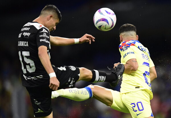 Versus / Richard Sánchez se impone a Braian Samudio en la Liga MX