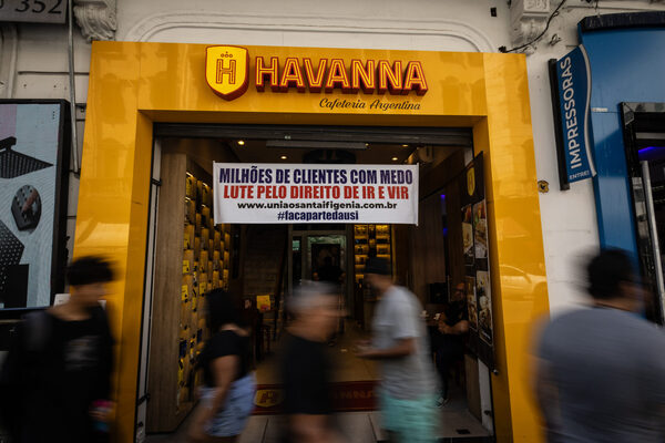 Persianas cerradas en las tiendas del centro de São Paulo por el tráfico de drogas - MarketData