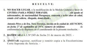 Niegan permiso de viaje a abogada imputada por producción de documentos no auténticos