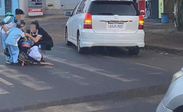 Conductor ignora paso peatonal y casi arrolla a niños