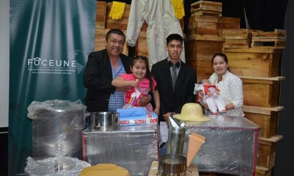 Mallorquino gana premio por innovador emprendimiento en el ámbito apícola