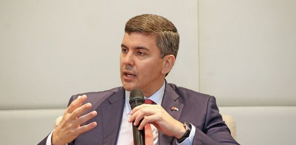 Santiago Pe帽a recibe al jefe de Misi贸n de la Uni贸n Europea, Gabriel Mato que observ贸 comicios de abril en Paraguay - Revista PLUS