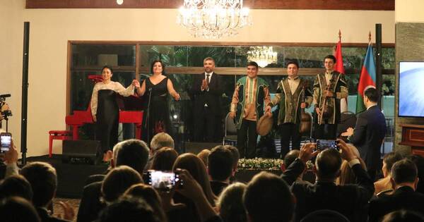 La Nación / Recital ofreció música folclórica de Azerbaiyán