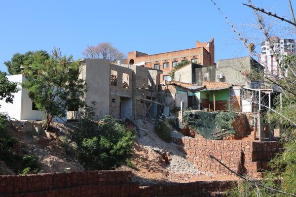 Diario HOY | Chacarita Alta: Priorizan obras para las familias en zona de riesgo