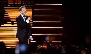 [VIDEO] ¡Captan a supuesto doble de Luis Miguel en pleno concierto!