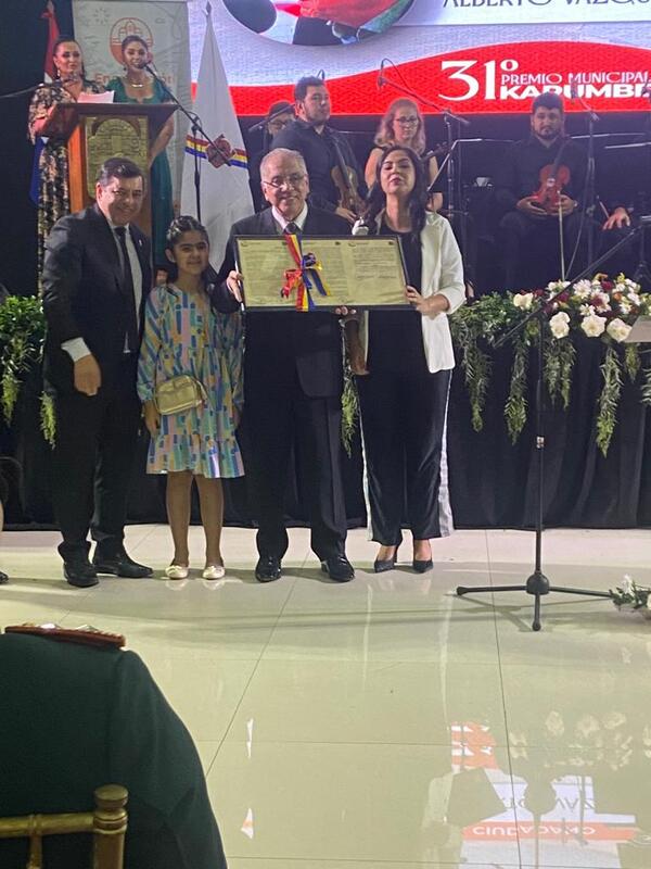 Comuna encarnacena entregó premio Karumbé a Alberto Vazquez Doldán - La Tribuna