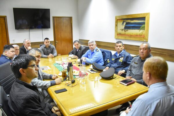 Autoridades se reúnen para mejorar el tránsito fronterizo