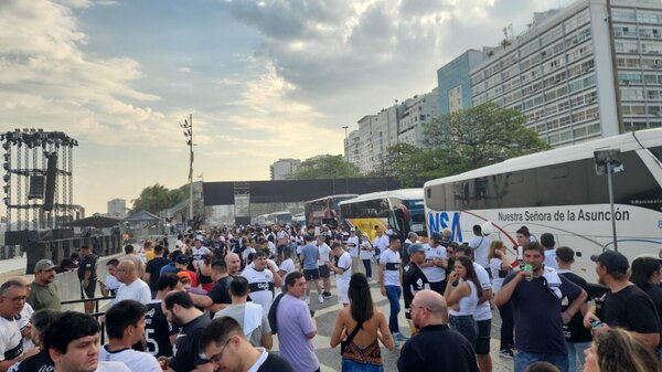 Versus / Ansiedad franjeada: Hinchas de Olimpia invaden Río de Janeiro