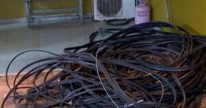 La Nación / Presuntos robacables fueron detenidos gracias a videos compartidos por vecinos de Capiatá