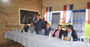 La Nación / Senadores de comisión de Industria visitaron plantas alcoholeras del Guairá