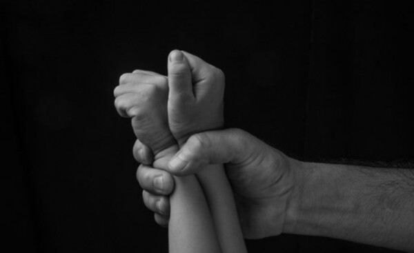Buscan a hombre que sometió sexualmente a su vecina