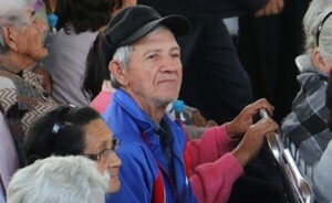 Adelantan hoy pagos a 295.372 adultos mayores