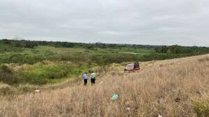 Se fue a parar con su auto en los humedales de la Costanera