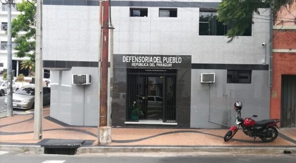 Denuncian despidos injustificados en la Defensoría del Pueblo