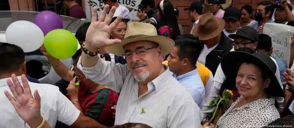 Guatemala: Fiscalía pide cesar partido del presidente electo