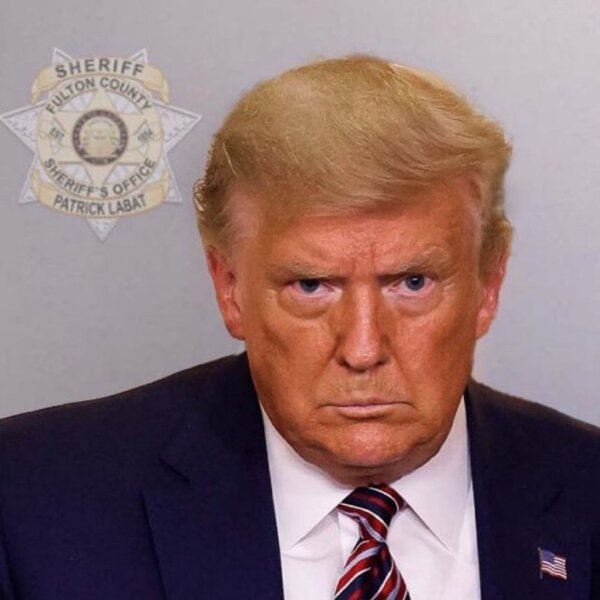 Donald Trump se entrega y es detenido en Georgia, luego sale en libertad | OnLivePy