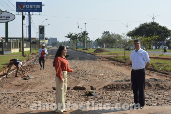 Intendente Acevedo y Primera Dama Carolina Yunis verifican trabajos de asfaltado y empedrado en toda la ciudad - El Nordestino