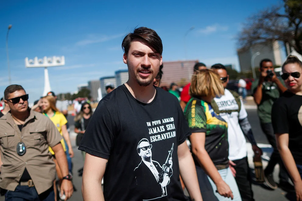 La Policía registró los domicilios del hijo menor de Bolsonaro por un caso de lavado de dinero
