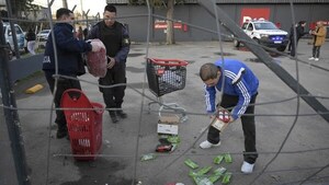 Ola de saqueos llega a Buenos Aires y se teme pesadilla de 2001