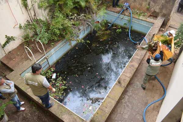 Diario HOY | Intervienen vivienda convertida en "aguantadero" de adictos y criadero de mosquitos