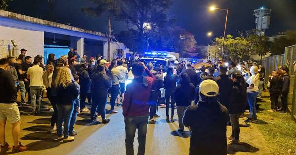 La Nación / El emotivo recibimiento de los restos de “Velo” Melgarejo