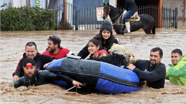 Al menos tres muertos, más de 30.000 damnificados y 41.500 aislados dejaron las intensas lluvias en Chile - .::Agencia IP::.