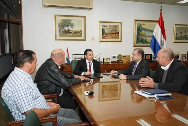 Pretenden mejorar calidad del servicio eléctrico en el Chaco tras firma de convenio entre comuna Lomaplatense y la ANDE