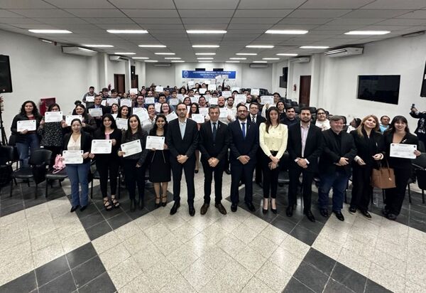 Mitic cierra exitosamente el primer programa de becas - .::Agencia IP::.