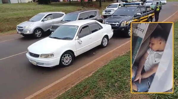 Conductor ebrio tuvo un accidente y luego se quedó a dormir en medio de la ruta - Noticiero Paraguay