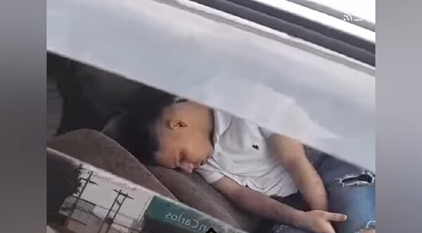 Conductor ebrio se queda dormido en plena marcha