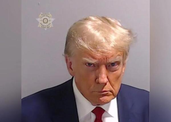 Trump sale en libertad bajo fianza de 200.000 dólares - San Lorenzo Hoy