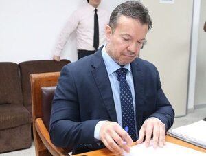 Arregui denuncia violación de la ley y recurrirá a la justicia por su destitución · Radio Monumental 1080 AM