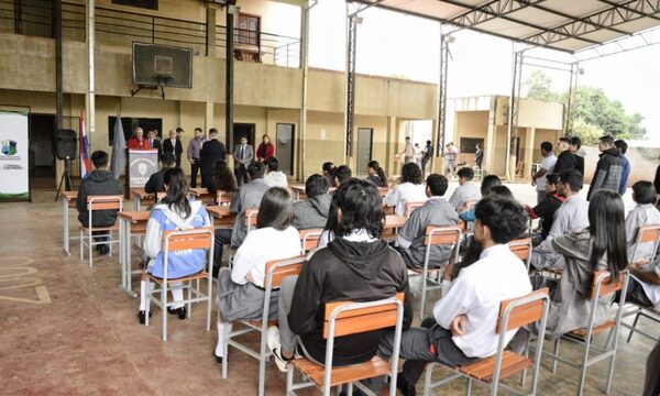 Entregan mobiliarios a escuelas de Hernandarias