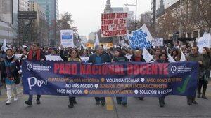 Gremio de profesores en Chile anuncia paro indefinido tras rechazar propuesta del Gobierno - Mundo - ABC Color