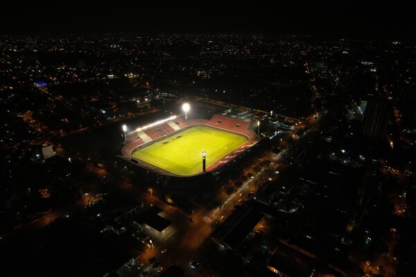 Versus / El DT de Perú se queja del estado del campo de juego en Ciudad del Este
