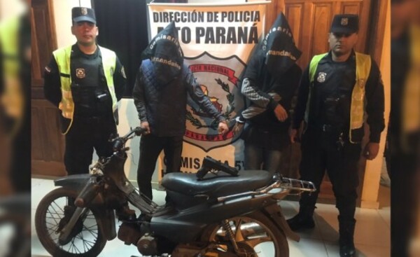 Aprehenden a dos jóvenes que tenían pistola de juguete