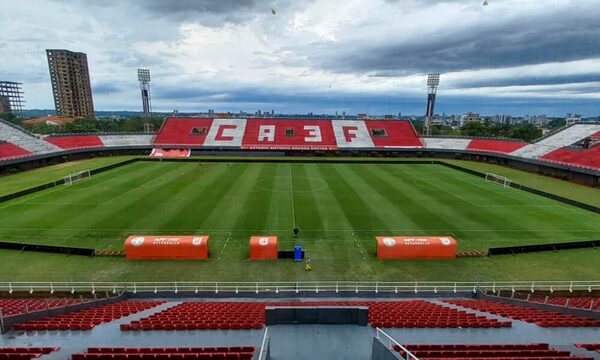 (VIDEO) El DT de Perú se queja del estado del campo de juego en Ciudad del Este