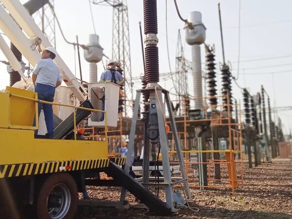 Modernizan transformadores en subestaciones de Itaipú y Acaray - Economía - ABC Color