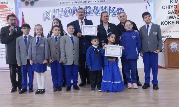 ¡Homenajearon a profes de Guaraní!