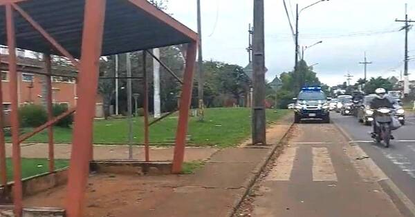 La Nación / Controlan tránsito frente a escuela tras reclamo viral