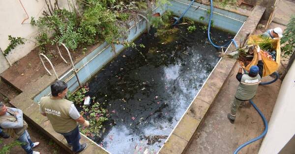 La Nación / Comuna interviene 2 casas abandonadas