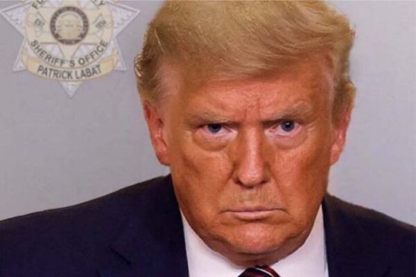 Donald Trump lo hizo de nuevo: Usó su foto policial para recaudar fondos para su campaña - Informatepy.com
