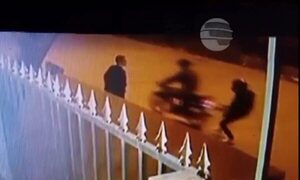 Así motochorros asaltaron a un trabajador en Luque | Telefuturo