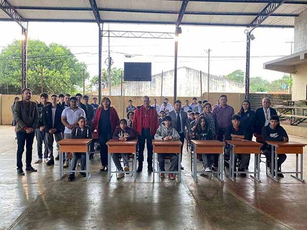 Comuna hernandariense entrega mobiliarios a instituciones educativas del municipio | DIARIO PRIMERA PLANA