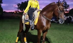 Modelo pide ayuda para recuperar a su caballo: “No está a la venta”