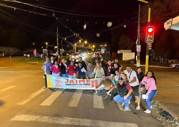 Hinterleitner promueve su candidatura con jornada de pegatina en la Ruta 14