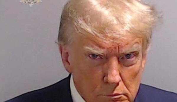 Donald Trump convierte su ficha policial en 'merchandising' para la campaña