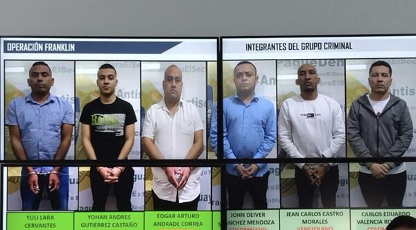 Falsos miembros de las FARC seguirán en prisión por falsificación de dólares